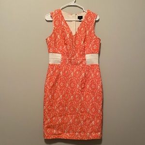 Pink sleeveless professional dress